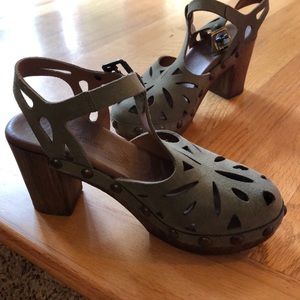 Eric Michael sandals size 6